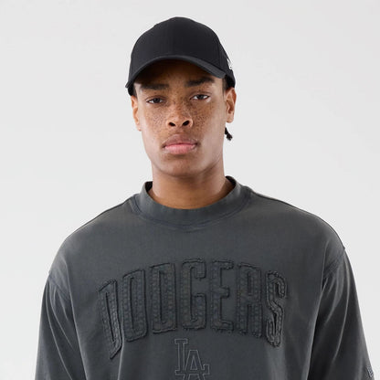 The model is wearing this MLB Washed LA Dodgers T-Shirt in Dark Grey. 6