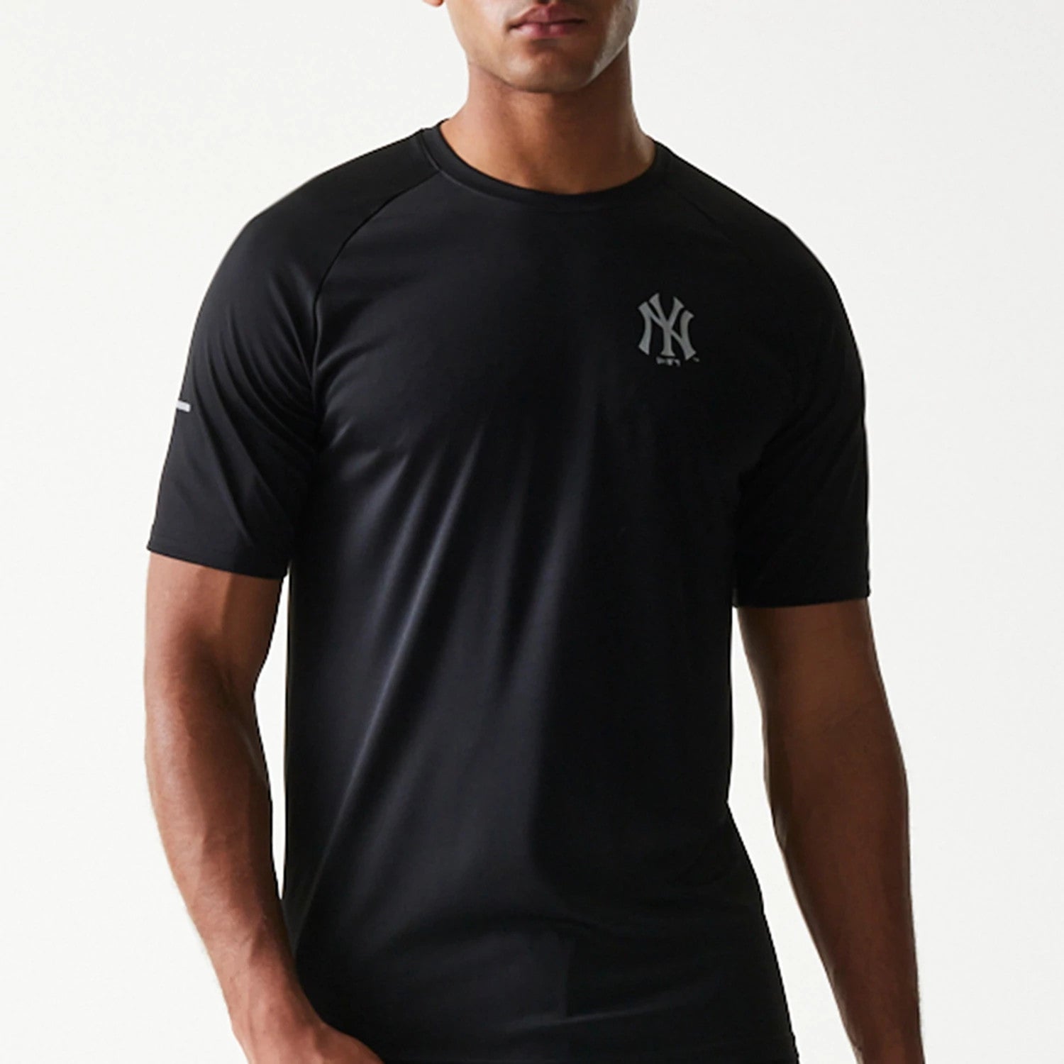 The model is wearing this MLB New York Yankees Reflective T-Shirt in black. 3