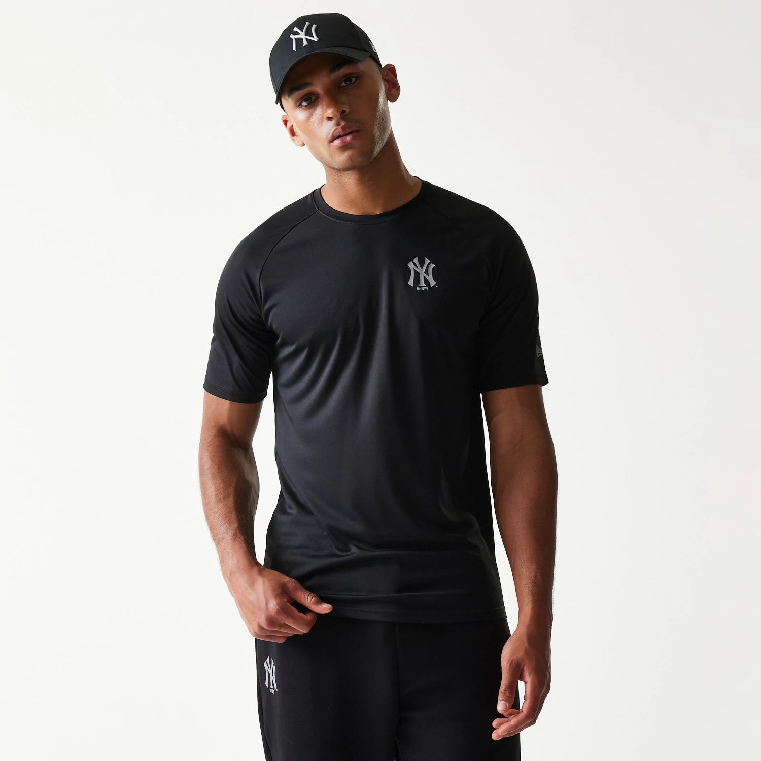 The model is wearing this MLB New York Yankees Reflective T-Shirt in black. 1