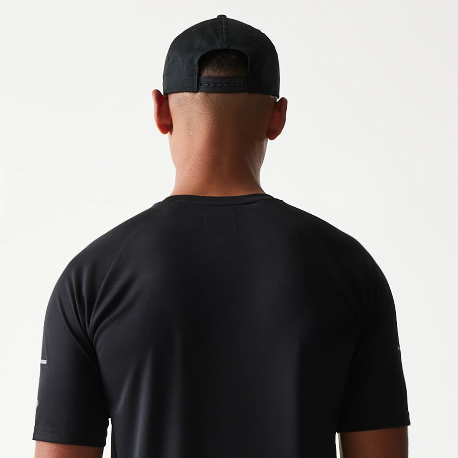 The model is wearing this MLB New York Yankees Reflective T-Shirt in black. 7