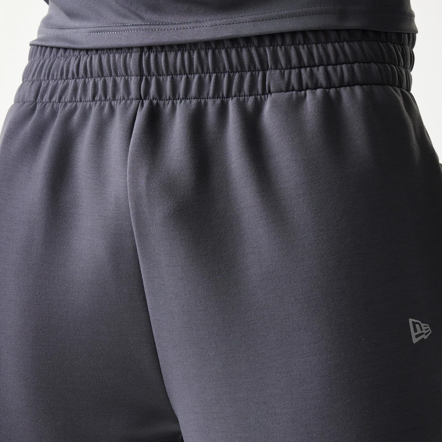 The model is wearing this MLB New York Yankees Joggers in dark grey. 6