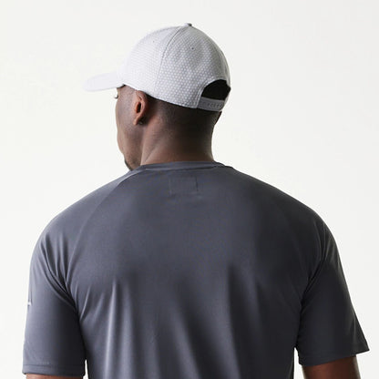 The model is wearing this MLB New York Yankees T-Shirt in dark grey. 7