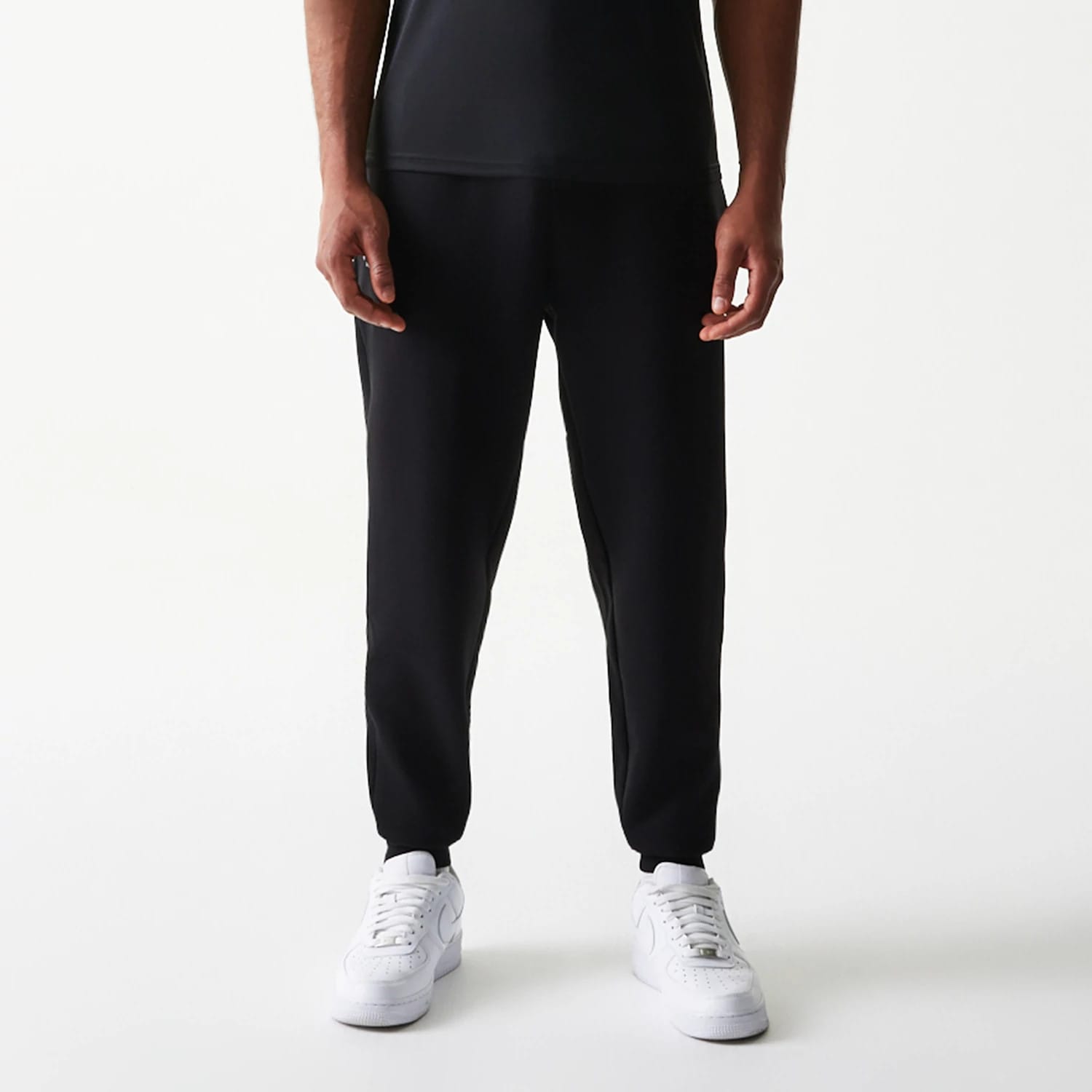The model is wearing this MLB New York Yankees Joggers in black. 3