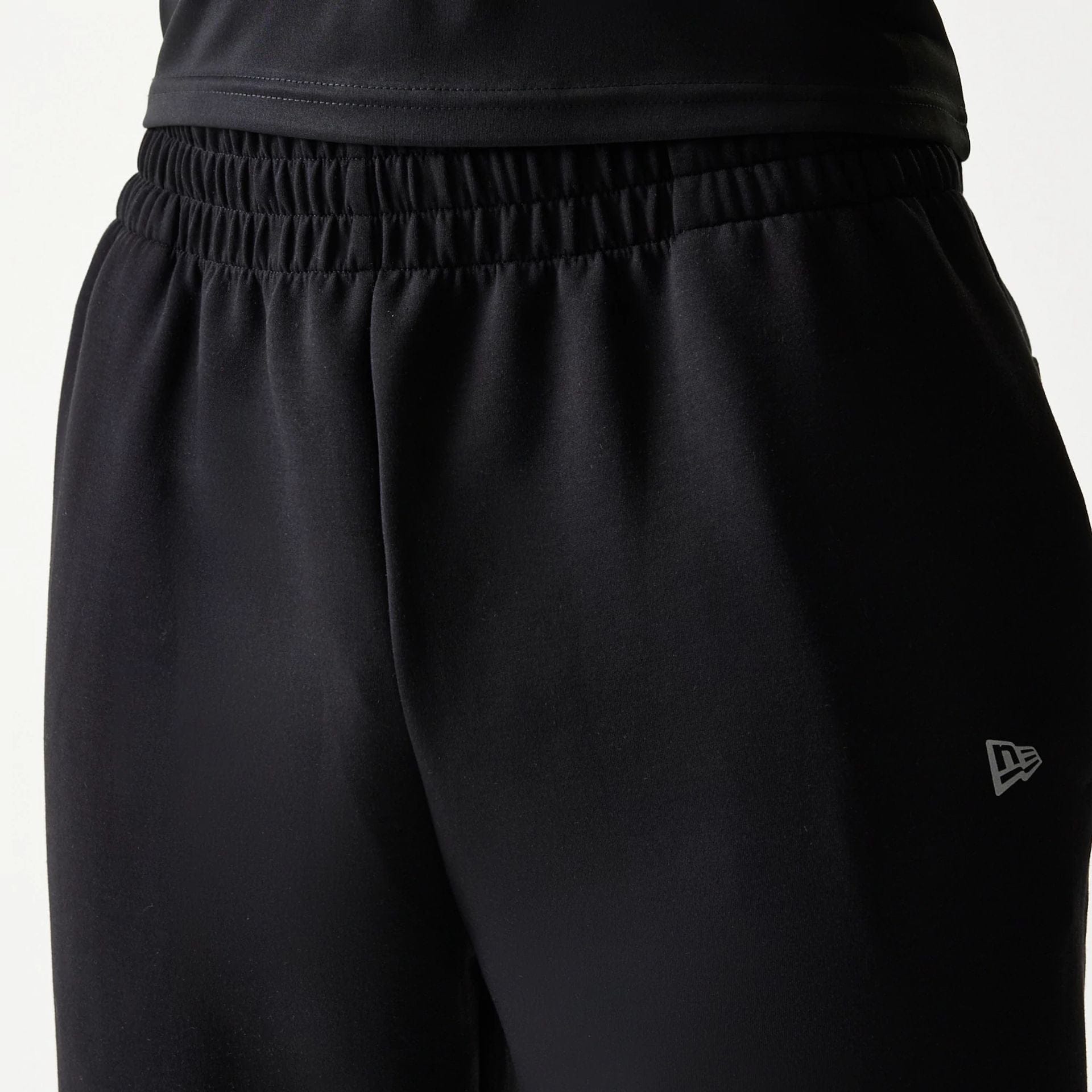 The model is wearing this MLB New York Yankees Joggers in black. 6