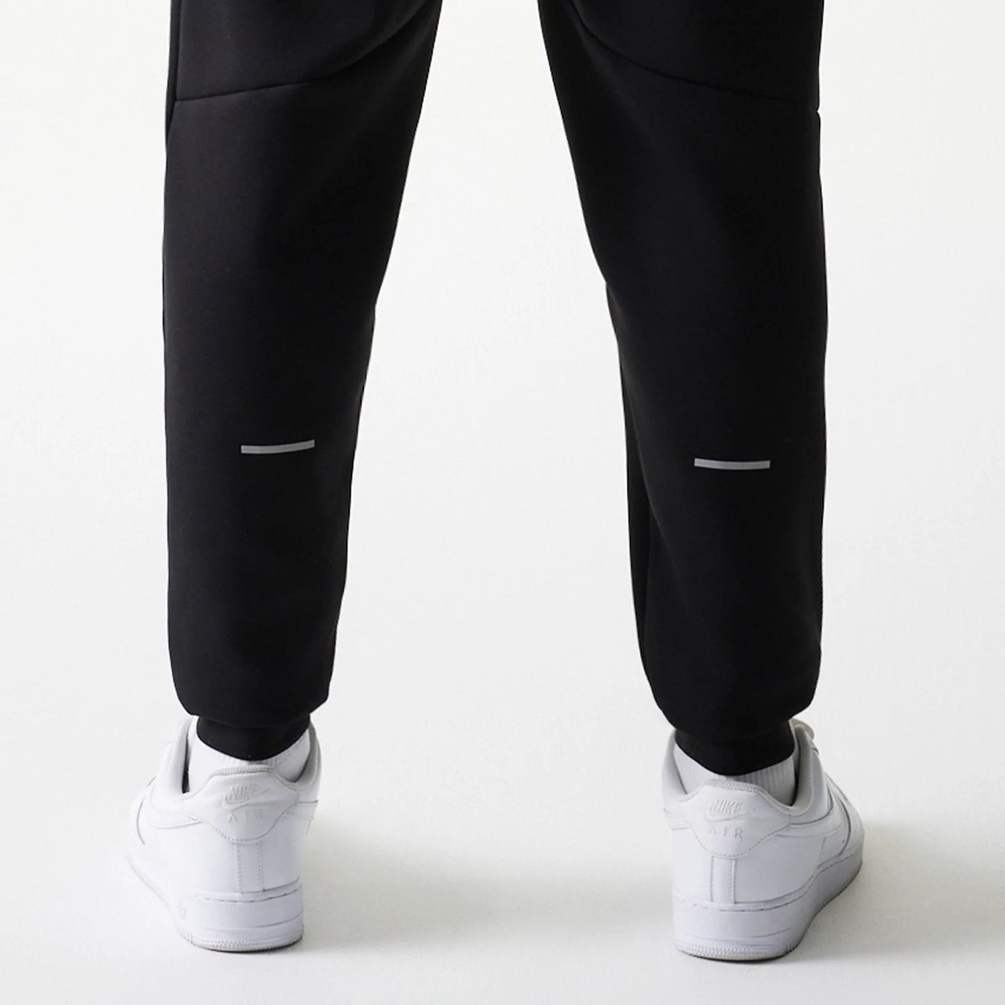 The model is wearing this MLB New York Yankees Joggers in black. 7