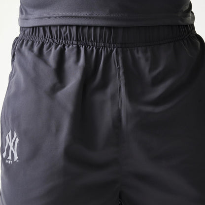 New Era New York Yankees MLB Dark Grey Track Pants, close-up showing the elastic waistband and silver NY logo embroidered on the left thigh, with fabric for a and comfortable fit.