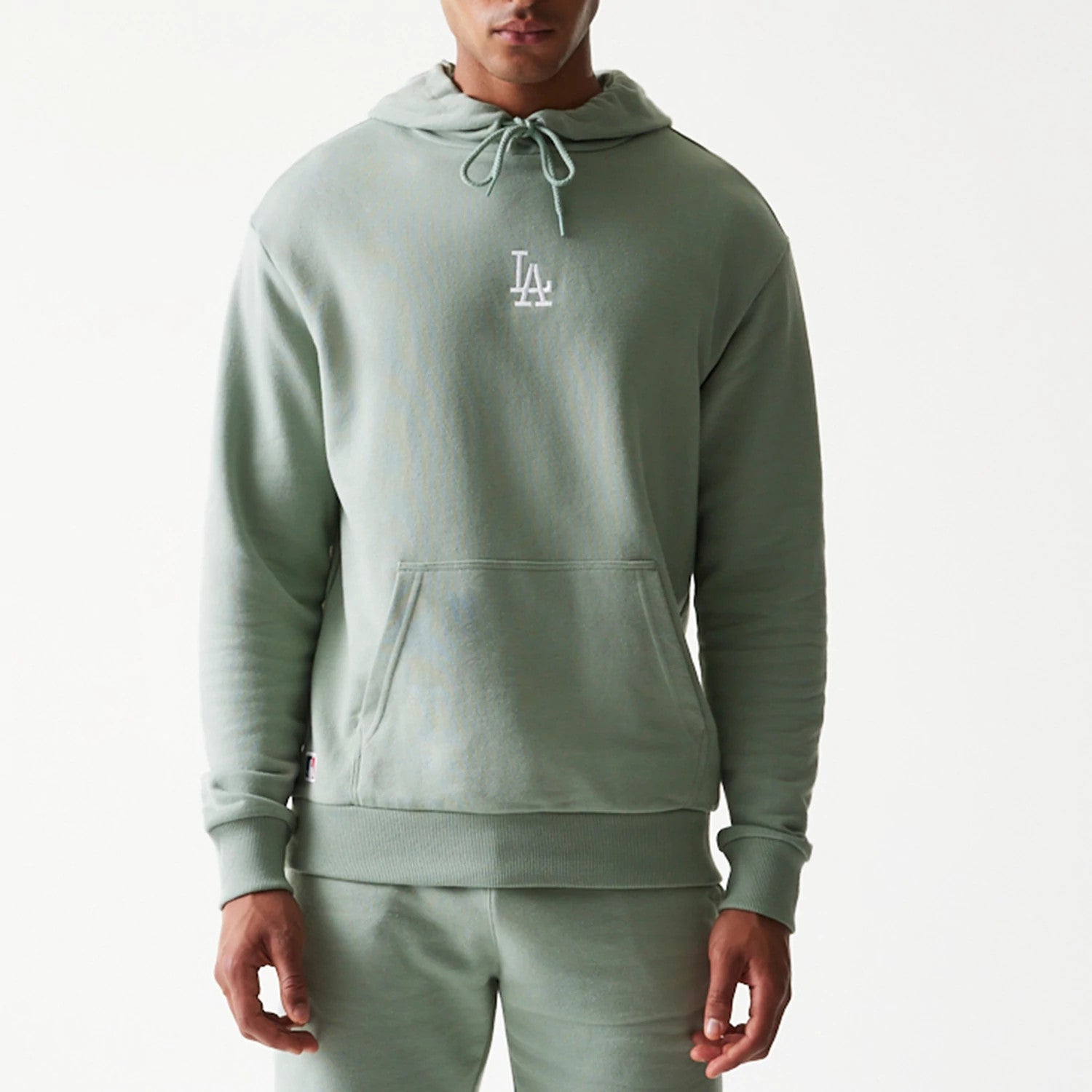 The model is wearing this MLB League Essential Midi LA Dodgers Oversized Pullover Hoodie in green. 3