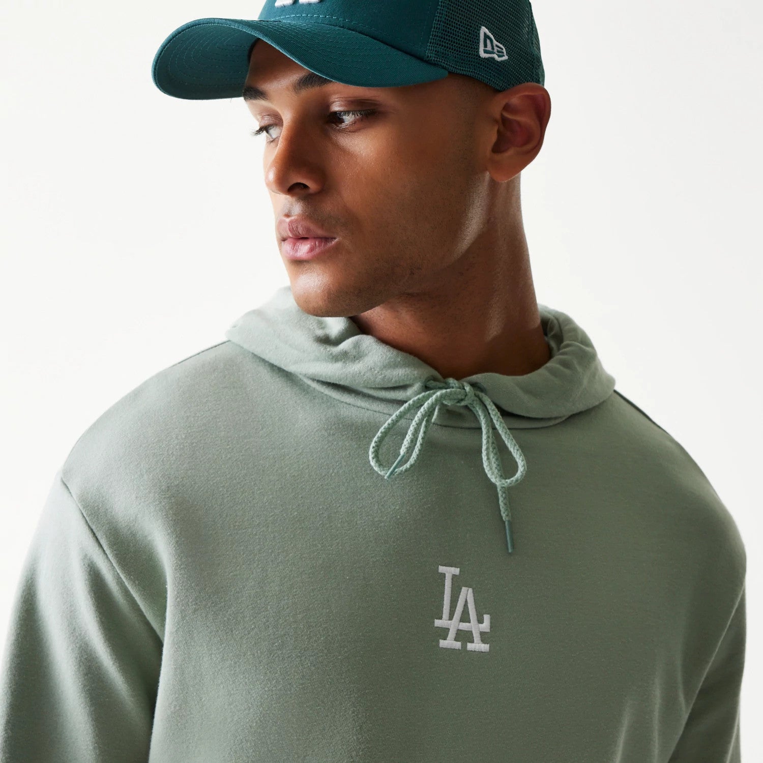 The model is wearing this MLB League Essential Midi LA Dodgers Oversized Pullover Hoodie in green. 4