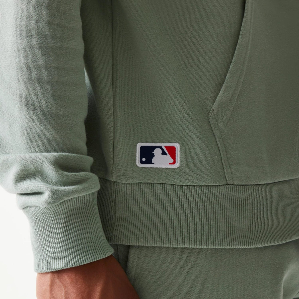 The model is wearing this MLB League Essential Midi LA Dodgers Oversized Pullover Hoodie in green. 6