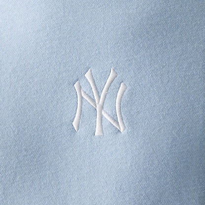 The model is wearing this MLB League Essential Midi New York Yankees Oversized Crew Neck Sweater in pastel blue. 4