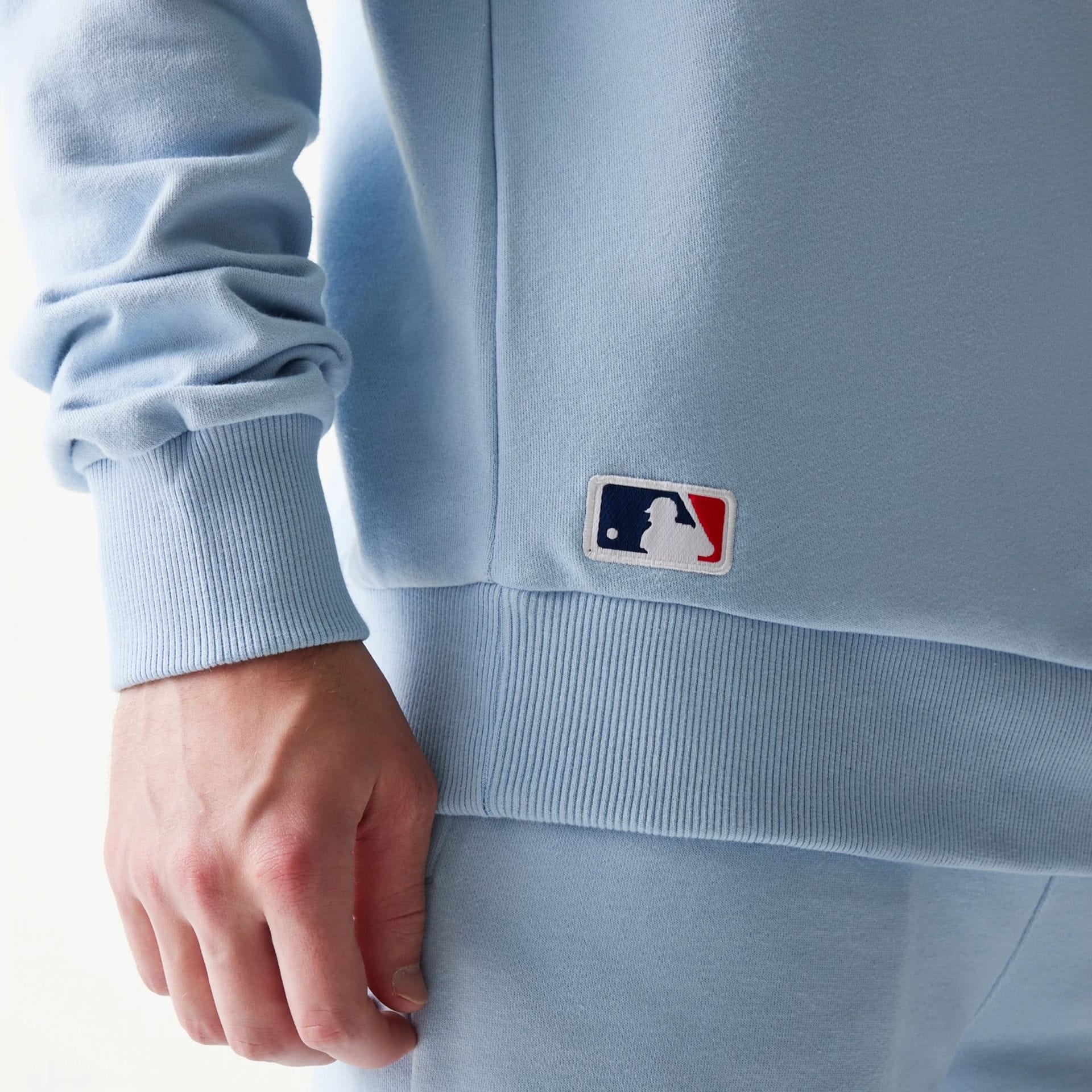 The model is wearing this MLB League Essential Midi New York Yankees Oversized Crew Neck Sweater in pastel blue. 6