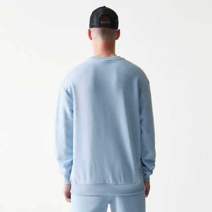 The model is wearing this MLB League Essential Midi New York Yankees Oversized Crew Neck Sweater in pastel blue. 2