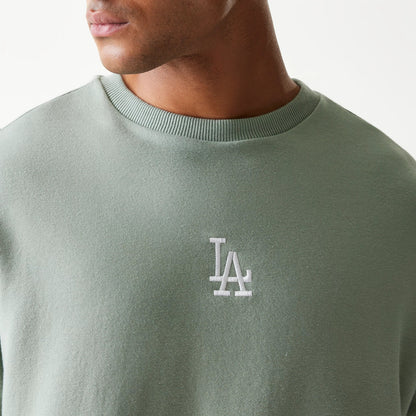 The model is wearing this MLB League Essential Midi LA Dodgers Oversized Crew Neck Sweater in green. 4