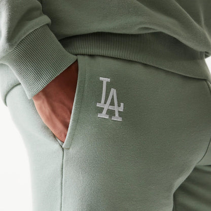 The model is wearing this MLB League Essential Midi LA Dodgers Shorts in green. 3