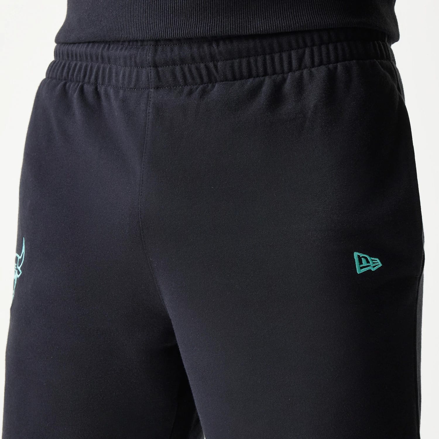 The model is wearing this NBA Core Chicago Bulls Shorts in black. 5