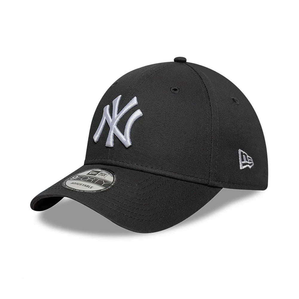 Pictured is this MLB League Essential New York Yankees 9FORTY in charcoal. 1
