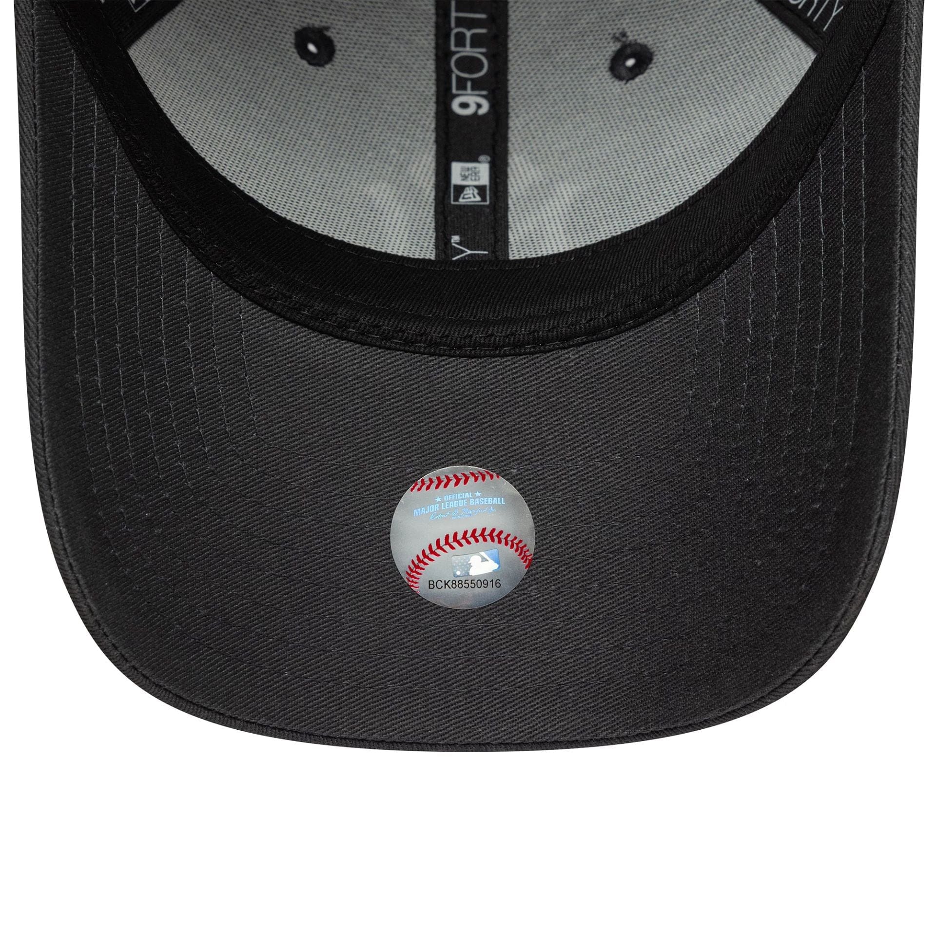 Pictured is this MLB League Essential New York Yankees 9FORTY in charcoal. 5