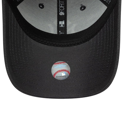Pictured is this MLB League Essential New York Yankees 9FORTY in charcoal. 5
