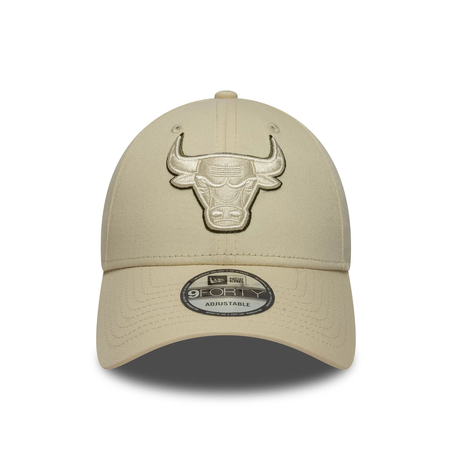 Pictured is this NBA Team Outline Chicago Bulls 9FORTY in light beige. 2