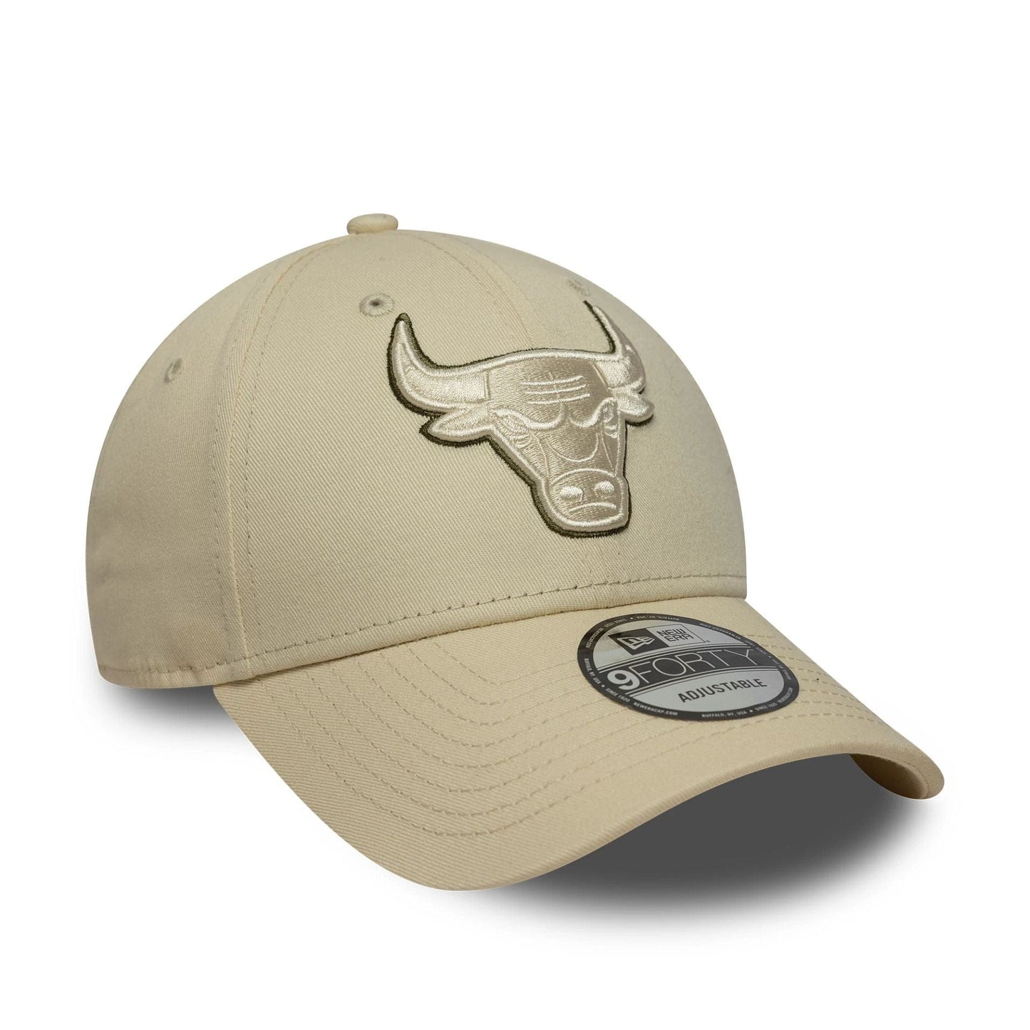 Pictured is this NBA Team Outline Chicago Bulls 9FORTY in light beige. 3