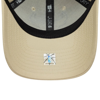 Pictured is this NBA Team Outline Chicago Bulls 9FORTY in light beige. 5
