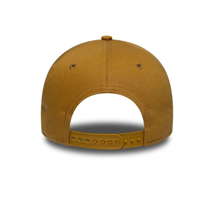Pictured is this MLB League Essential New York Yankees 9FORTY E-Frame in beige. 4