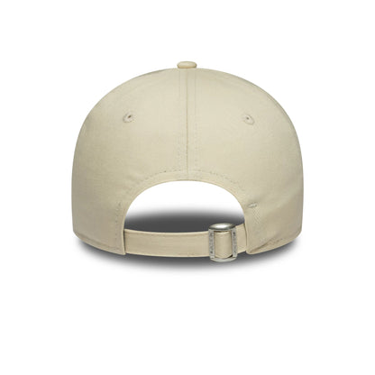 Pictured is this Womens MLB Metallic Logo New York Yankees 9FORTY in light beige. 4