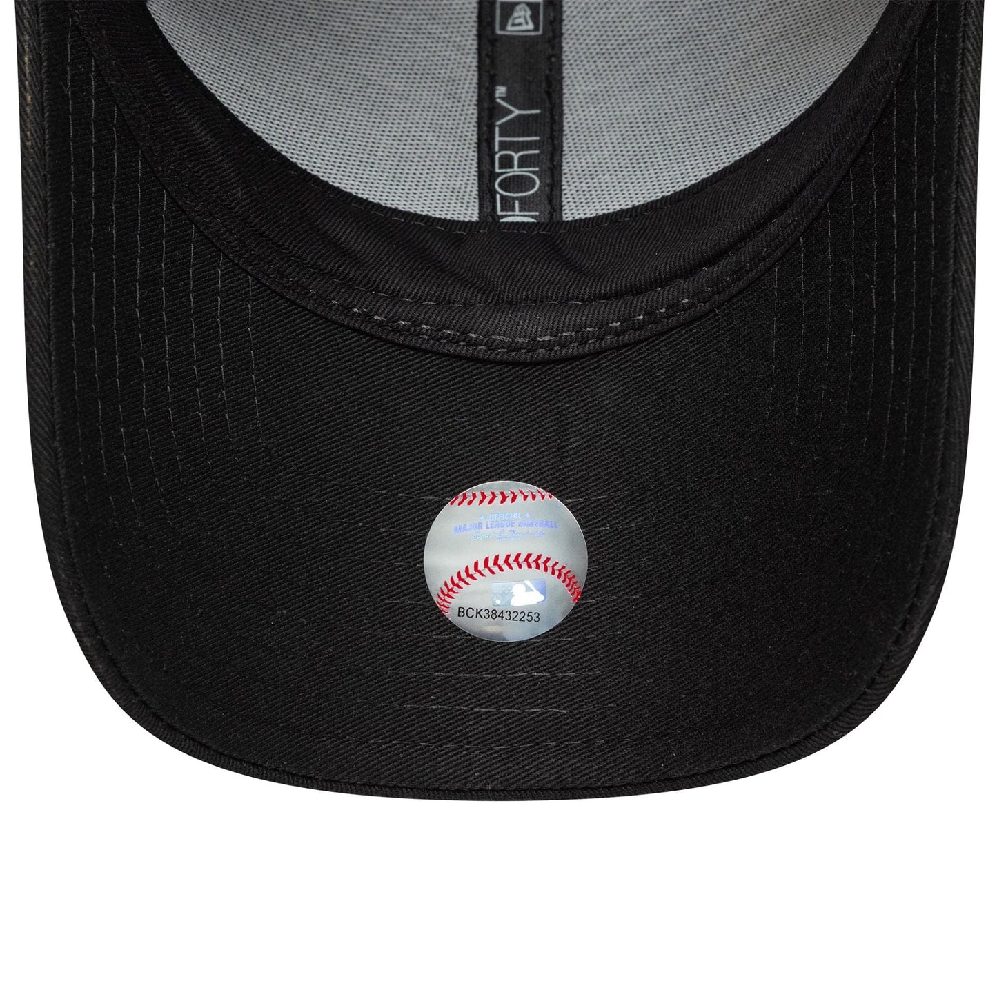 Pictured is this Womens MLB Bowback New York Yankees 9FORTY in black. 5