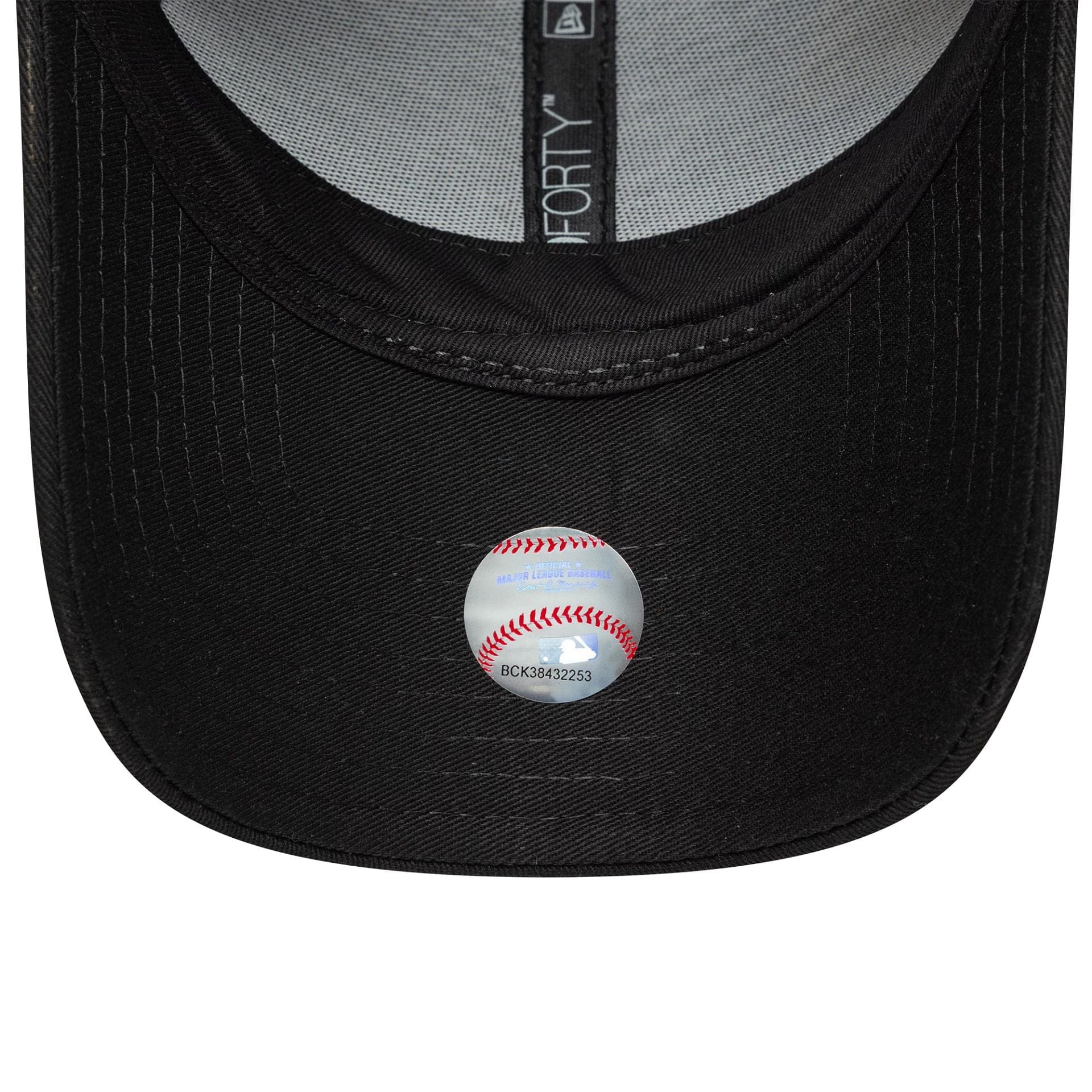 Pictured is this Womens MLB Bowback New York Yankees 9FORTY in black. 5