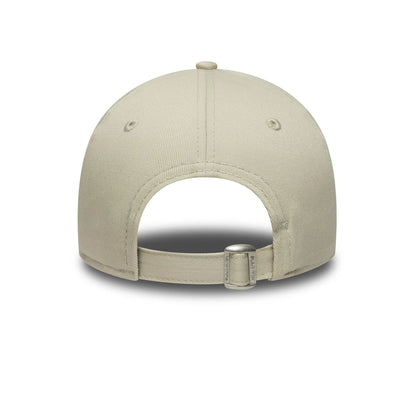 Pictured is this Youth MLB League Essential New York Yankees 9TWENTY in light beige. 4