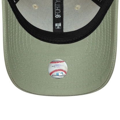 Pictured is this Youth MLB League Essential New York Yankees 9FORTY in cream. 5