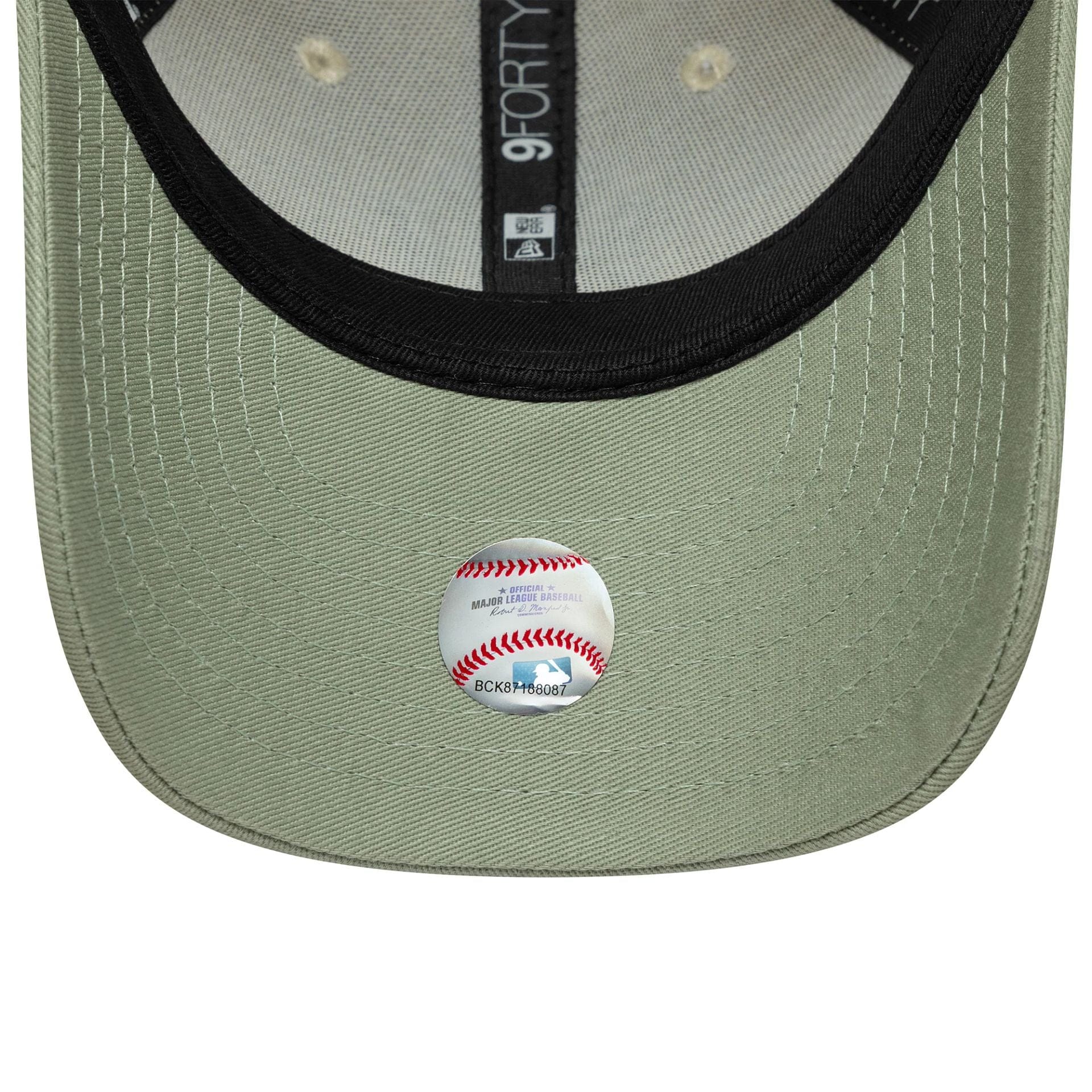 Pictured is this Youth MLB League Essential New York Yankees 9FORTY in cream. 5