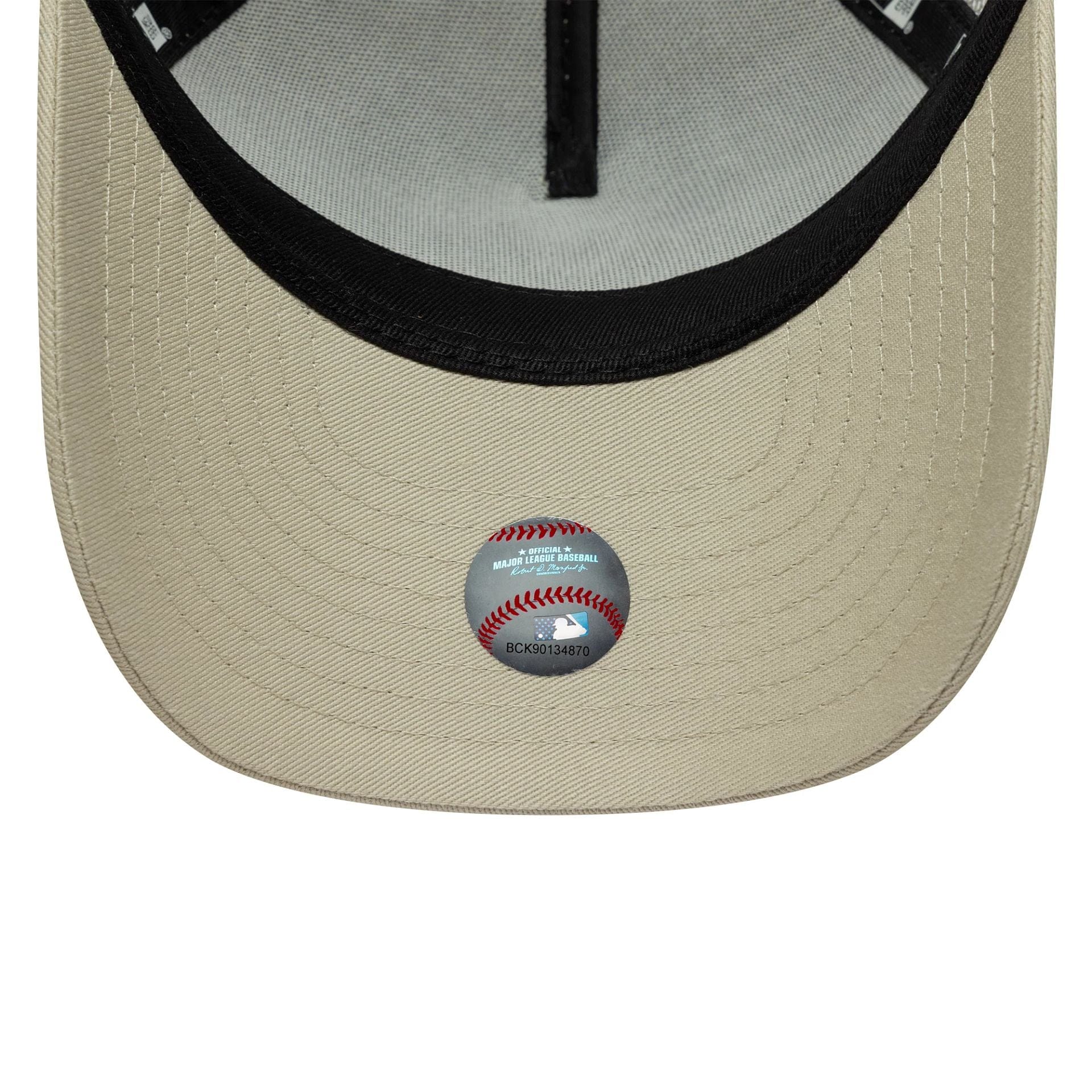 Pictured is this Youth MLB League Essential New York Yankees 9FORTY A-Frame Trucker in light beige. 5