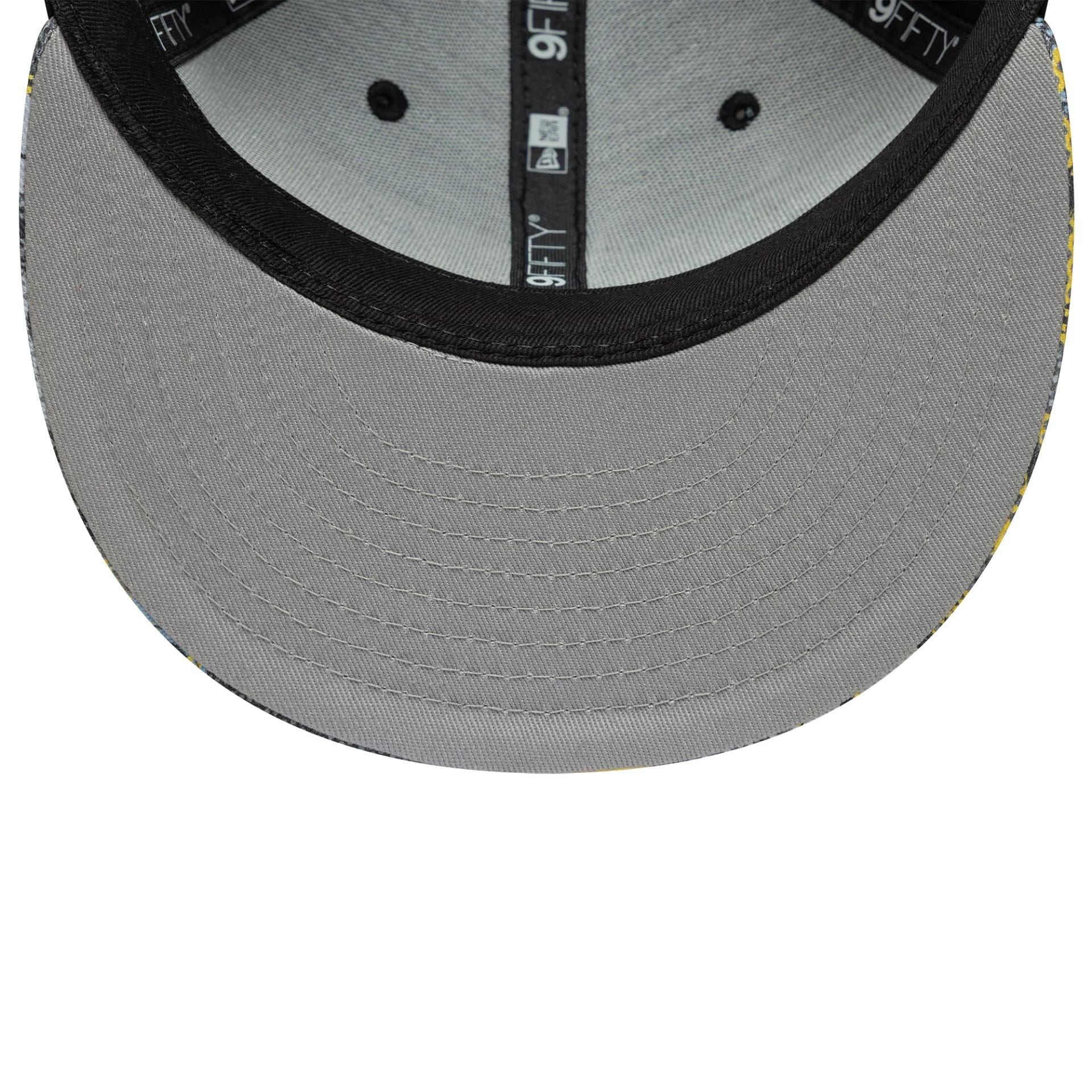 Pictured is this Youth DC Batman 9FIFTY Snapback in black. 2
