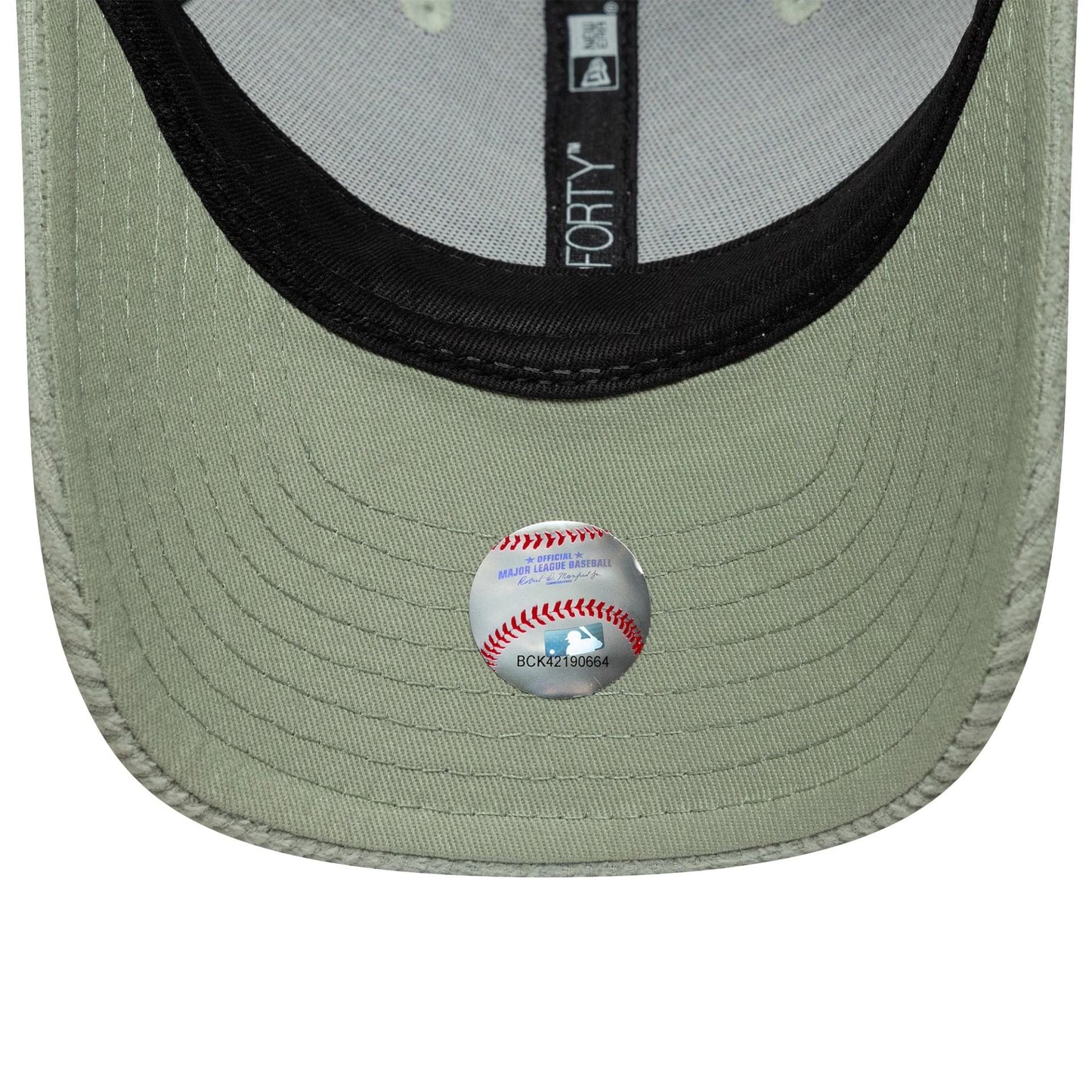 Pictured is this Youth MLB Cord New York Yankees 9FORTY M-Crown in pastel green. 5