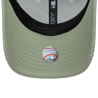 Pictured is this Youth MLB Cord New York Yankees 9FORTY M-Crown in pastel green. 5