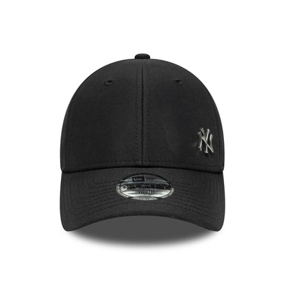 New York Yankees Youth MLB Flawless Black New Era 9FORTY Cap, front view showing the silver raised NY logo on the right front panel and the black curved visor with a 9FORTY size sticker.