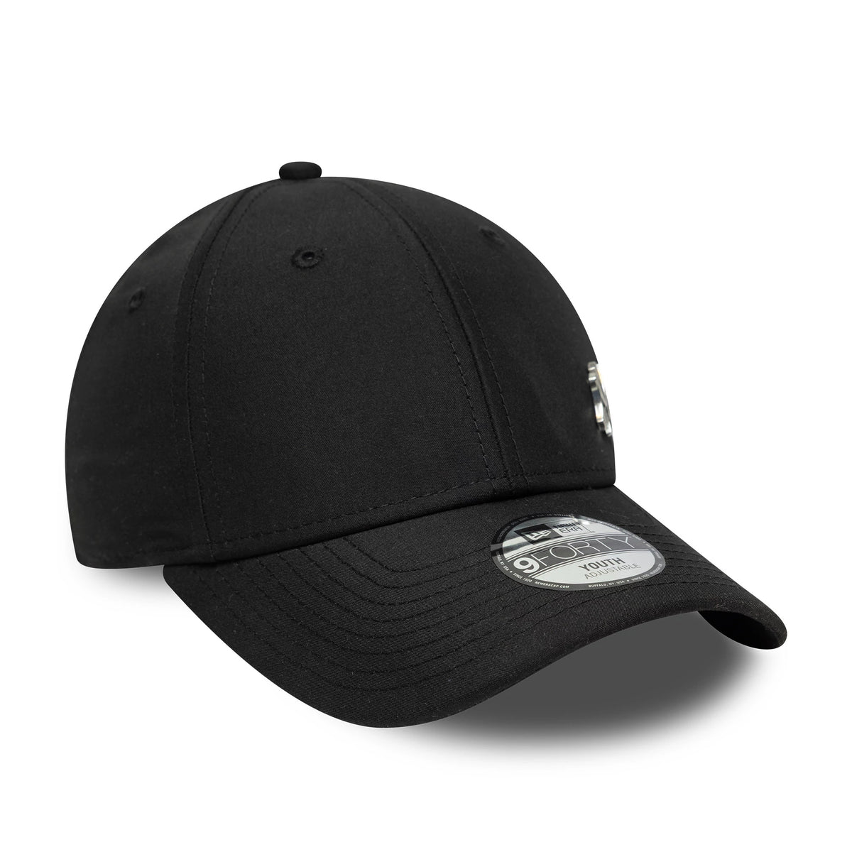 New York Yankees Youth MLB Flawless Black New Era 9FORTY Cap, three-quarter view showing the silver Yankees logo in raised embroidery on the front panel, with a curved black visor and a 9FORTY size sticker on top.