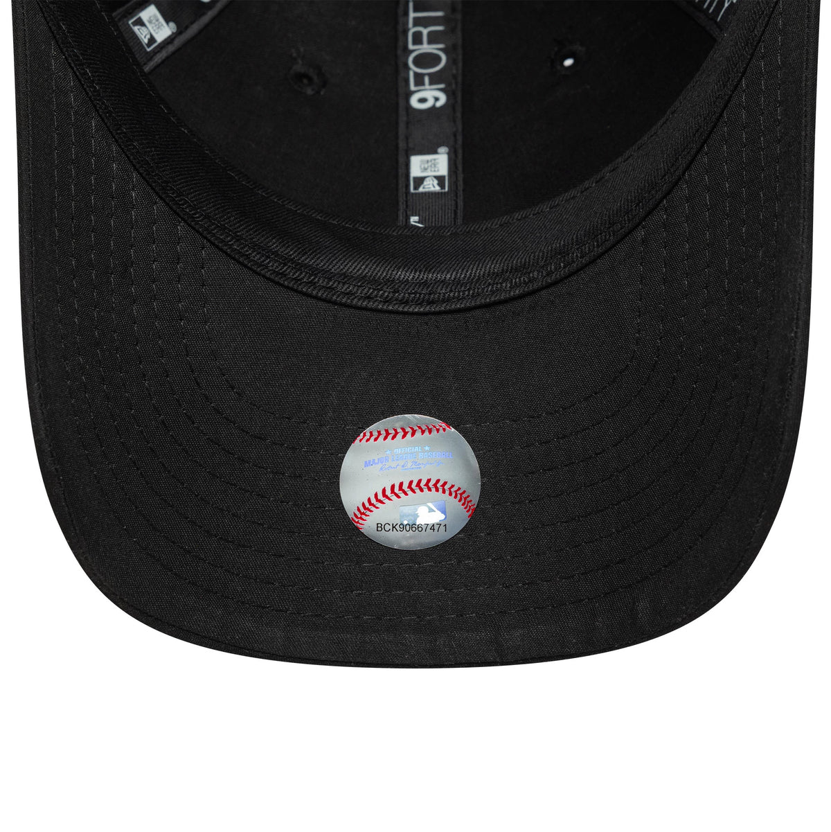 New York Yankees Youth MLB Flawless Black New Era 9FORTY Cap, inside view showing black taping with the New Era logo, black sweatband, and a sticker with red stitching detail placed on the black undervisor.