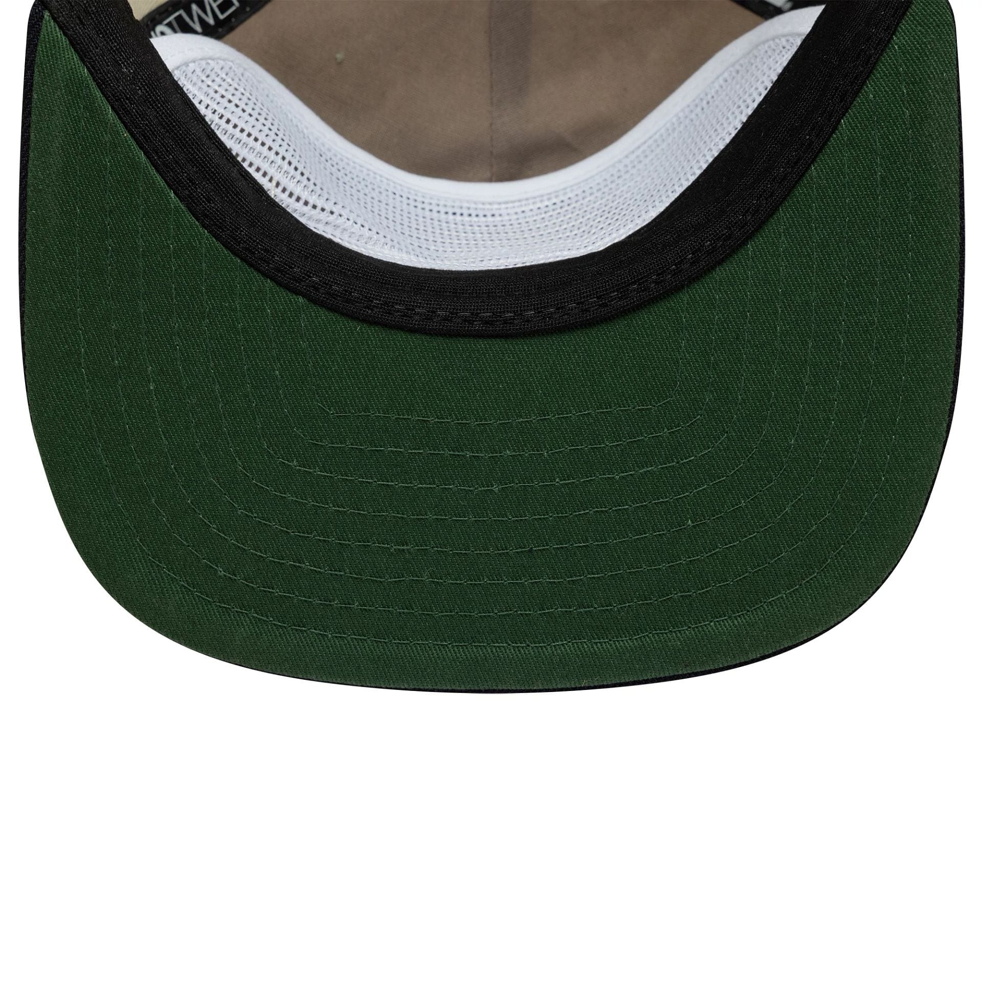 Pictured is this New Era Outdoor Graphic 19TWENTY cap in light beige. 5