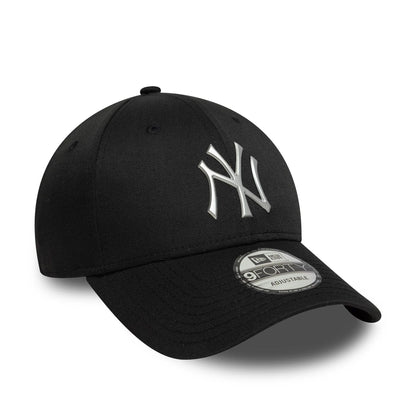 Pictured is this MLB Metallic New York Yankees 9FORTY in black. 3