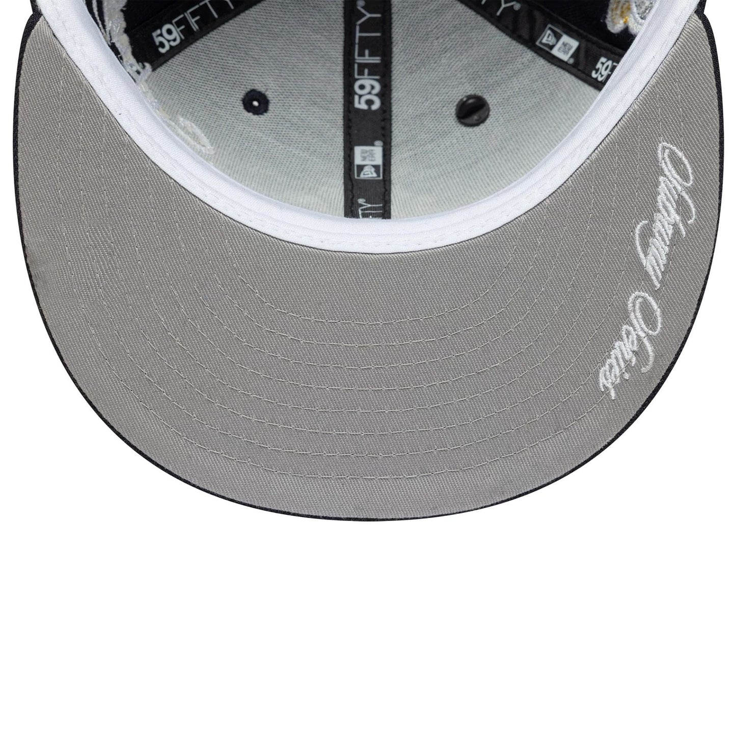 Pictured is this MLB Subway Series New York Yankees 59FIFTY Fitted cap in navy. 5