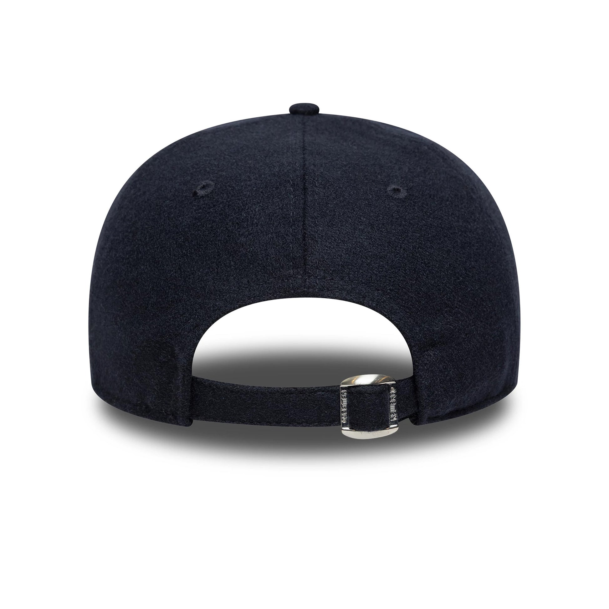 Pictured is this MLB Heritage New York Yankees Retro Crown 9FIFTY in navy. 4