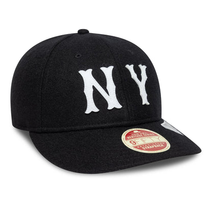 New York Highlanders MLB Heritage Black Retro Crown New Era 9FIFTY Cap, three-quarter view with white embroidered NY lettering on the front panel, a curved visor and a Heritage Series 9FIFTY size sticker on the black fabric.