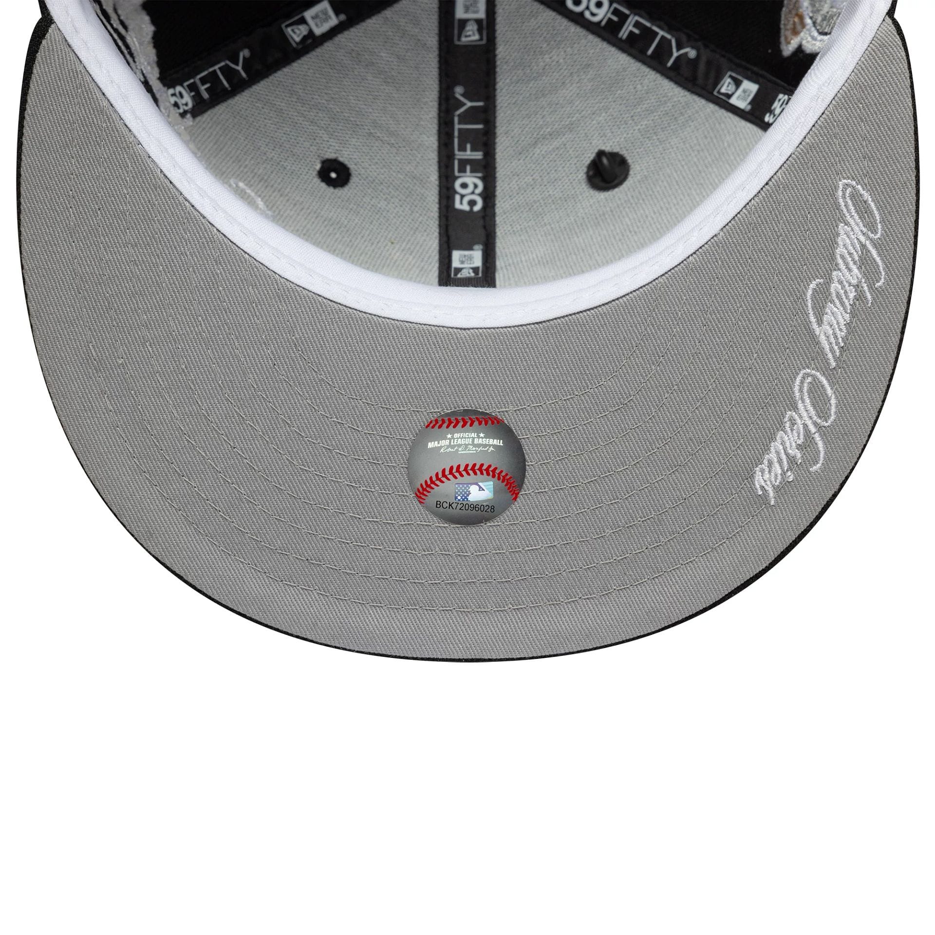 Pictured is this MLB Subway Series New York Mets 59FIFTY Fitted cap in black. 7