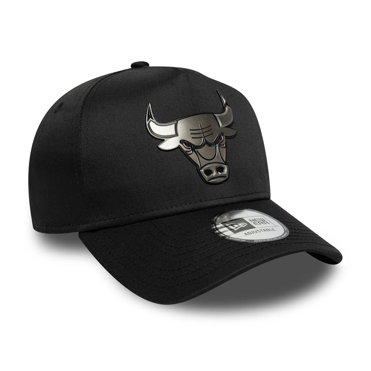 Chicago Bulls NBA Metallic Black New Era 9FORTY E-Frame Cap, front view showing the raised Bulls logo on the black structured front panel and a 9FORTY size sticker on the black curved visor.