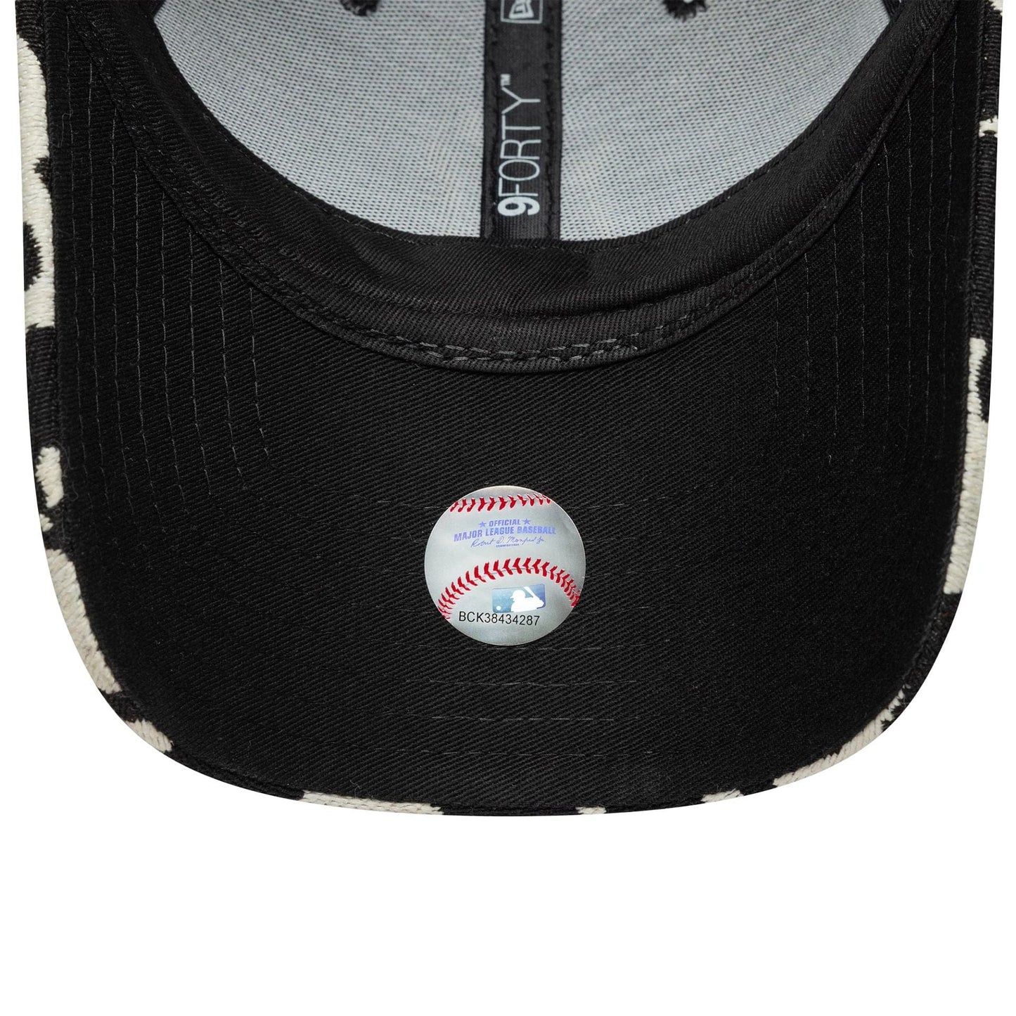 Pictured is this Womens MLB Cow Midi New York Yankees 9FORTY in black. 5