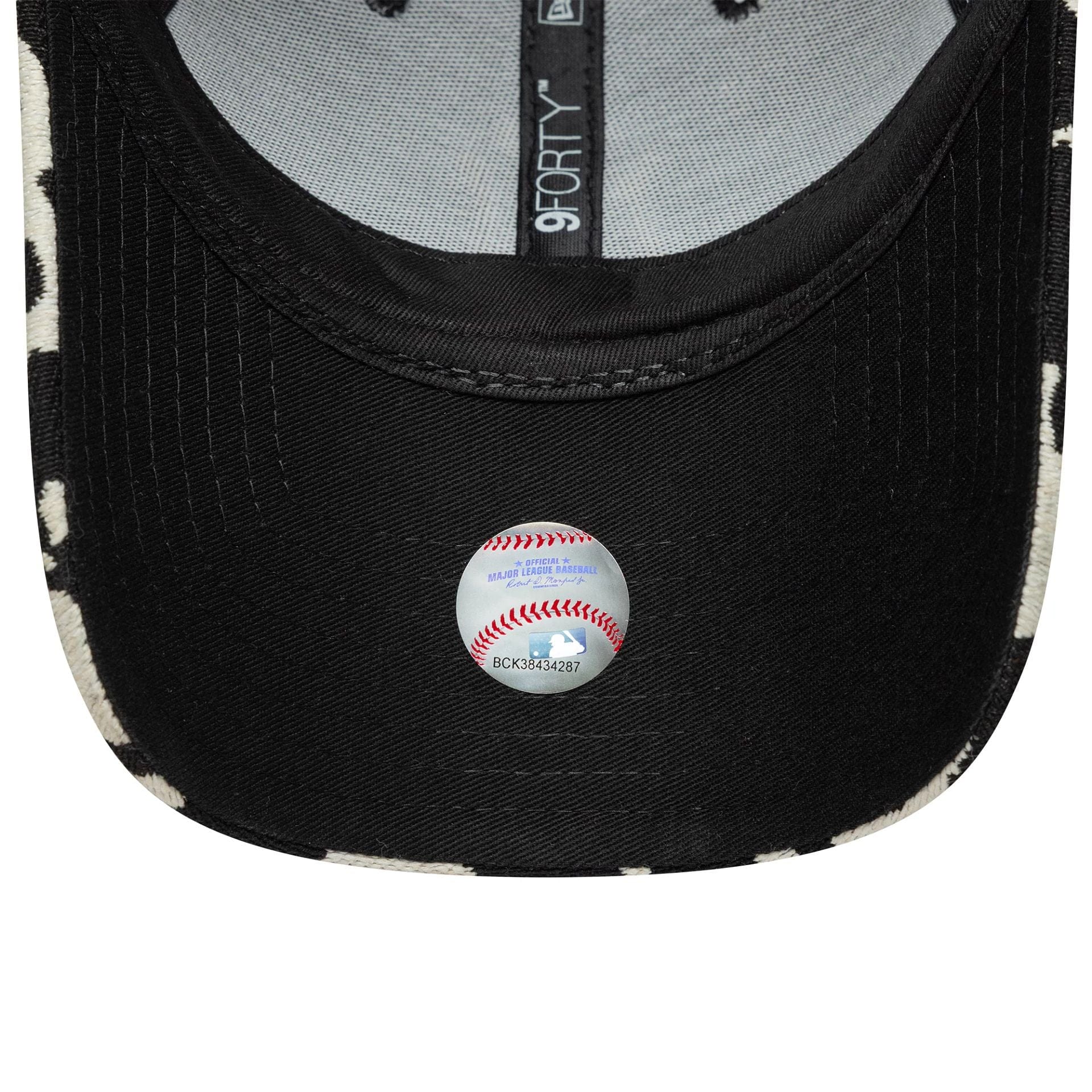 Pictured is this Womens MLB Cow Midi New York Yankees 9FORTY in black. 5