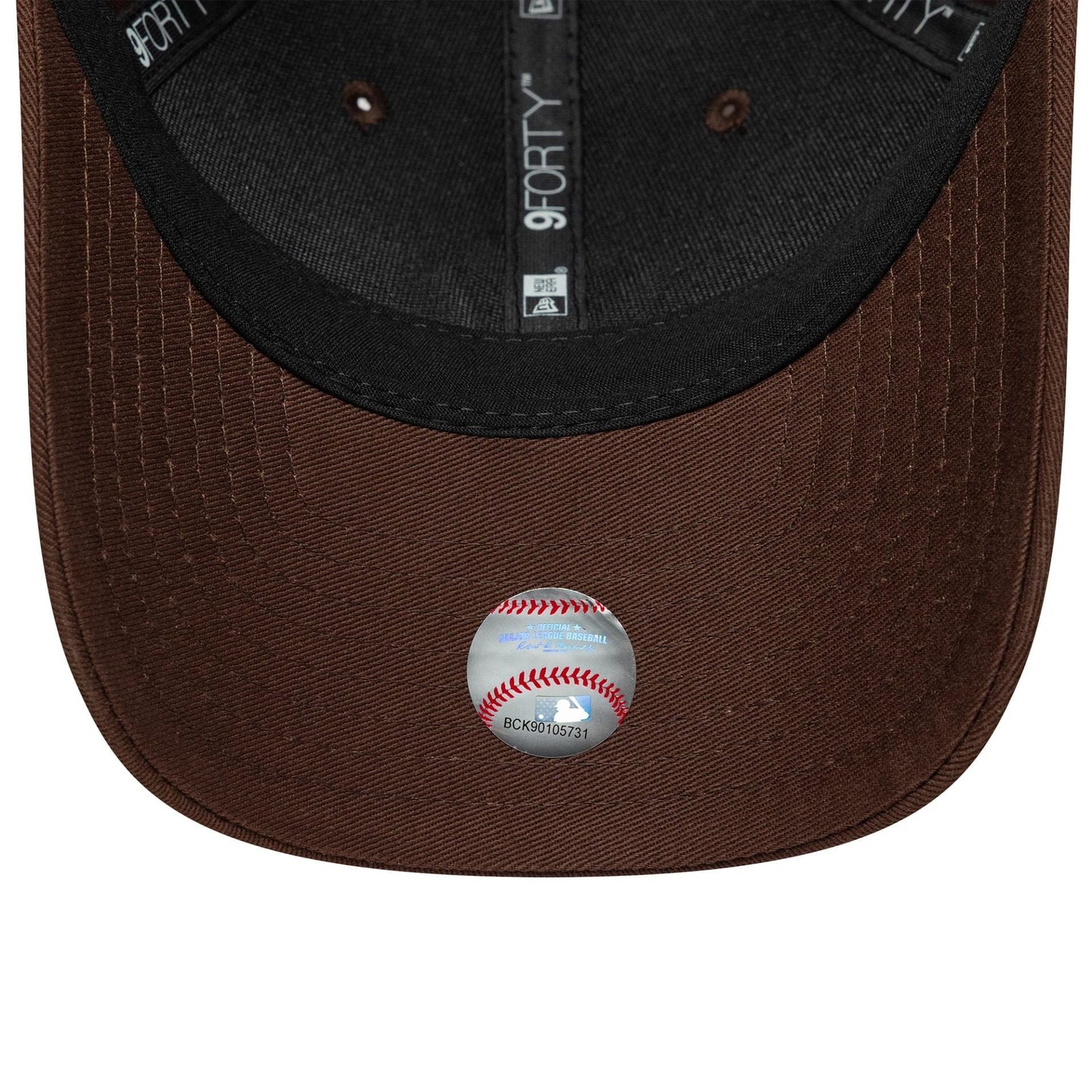 Pictured is this MLB New York Yankees 9FORTY M-Crown in brown. 5