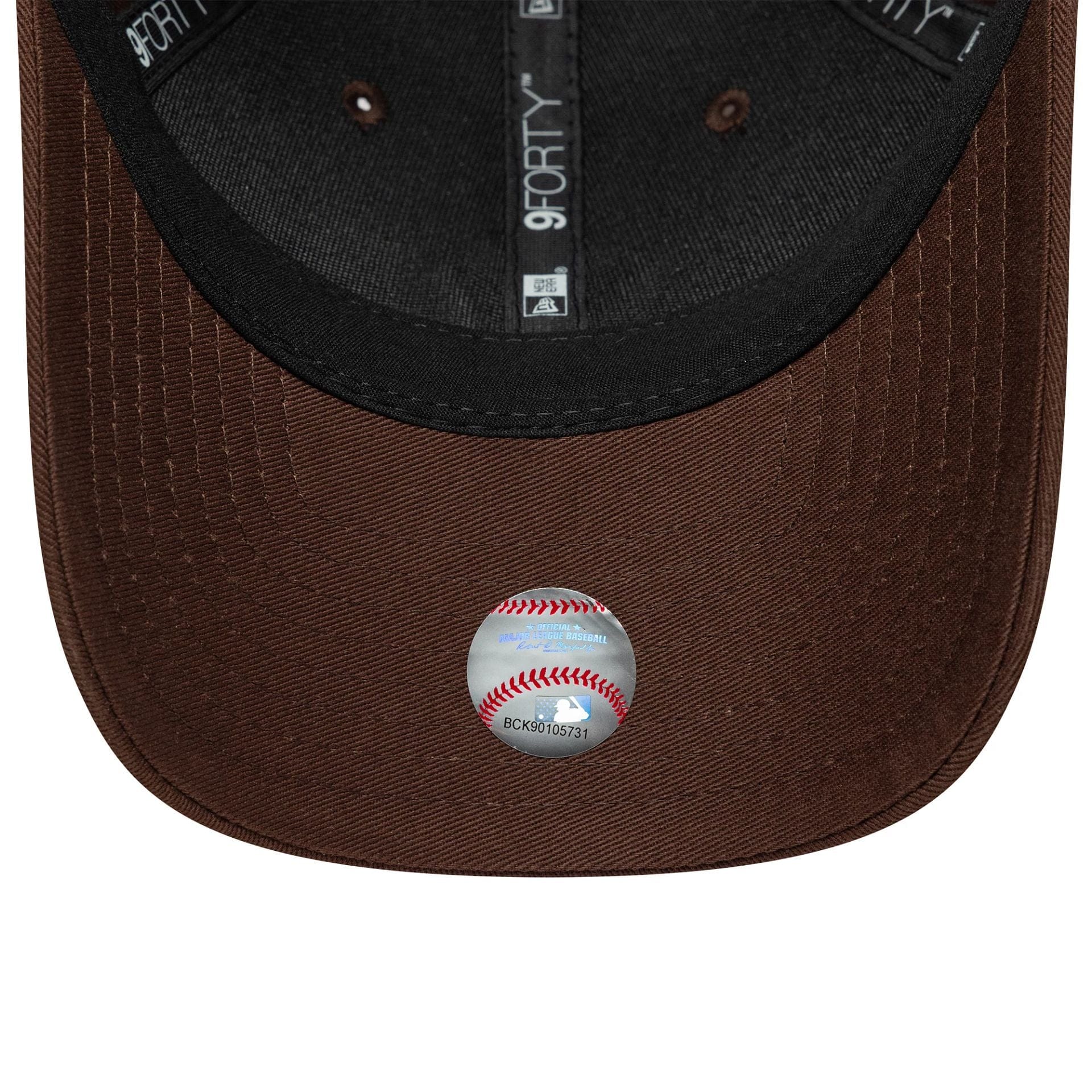 Pictured is this MLB New York Yankees 9FORTY M-Crown in brown. 5
